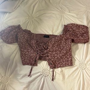 Small floral girly crop top with laces